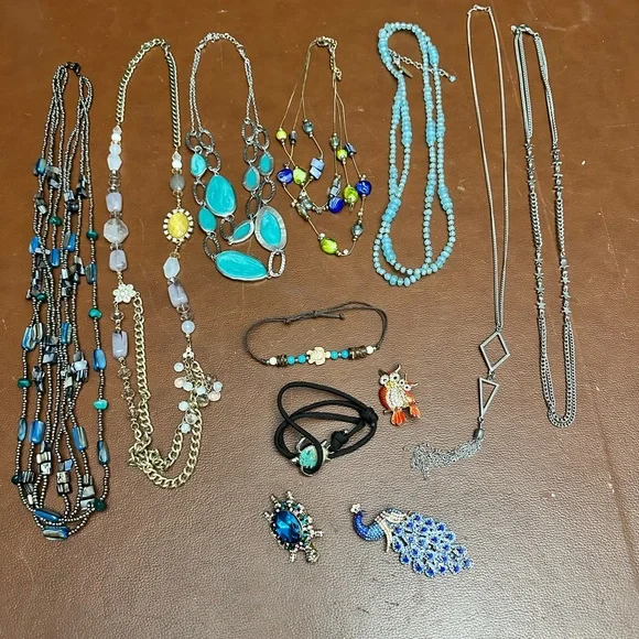 Bulk Lot Costume Jewelry - Picture 3 of 3